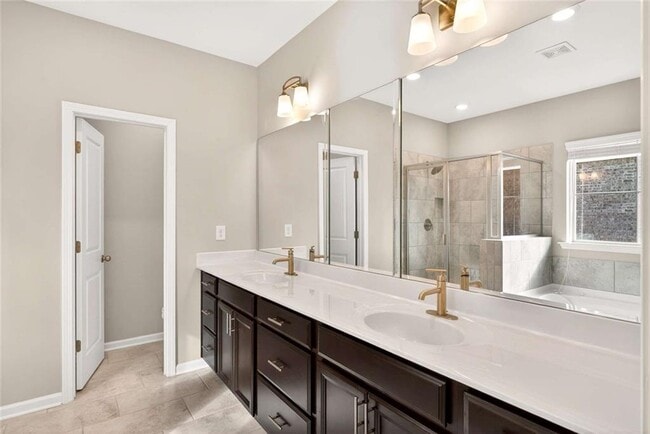 Building Photo - 3960 Redwood Dr