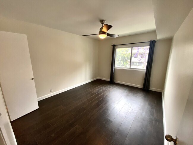 Building Photo - 1250 Kings Rd