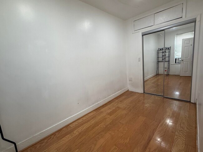 Building Photo - 135A Grace St