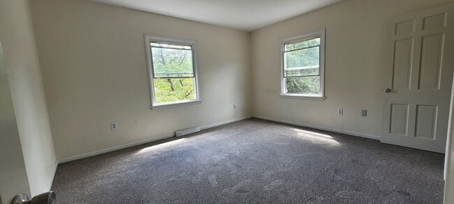 Building Photo - Spacious 3 bedroom 2.5 bathroom home in Ha...