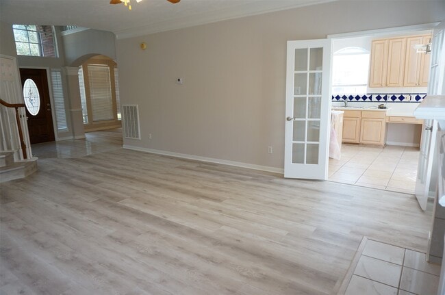 Building Photo - 4607 Forest Home Dr