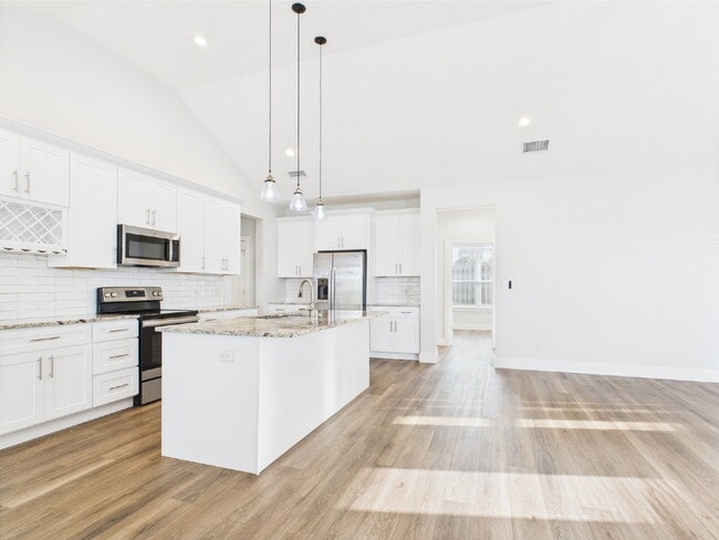 Building Photo - 3-Bed, 2-Bath Home in Fredericksburg – You...