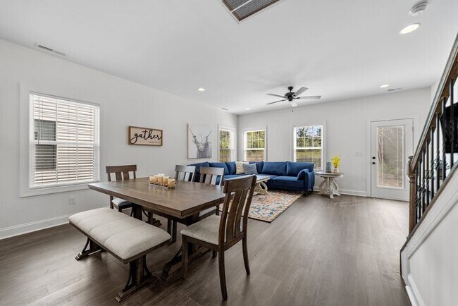 Building Photo - Salisbury Townhome w/ Garage