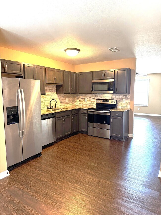 Building Photo - 2517 Rollow Ln