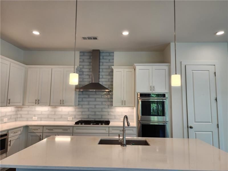 Building Photo - 1241 Westshore Dr