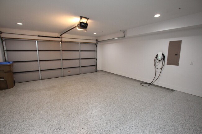 Building Photo - 203 Paschal St