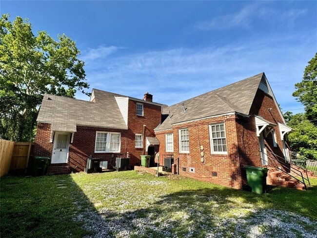 Building Photo - 105 Arlington Rd