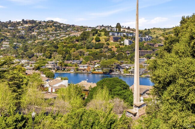 Building Photo - 31 Acacia Ave