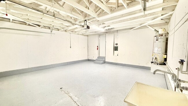 Building Photo - Lovely Single-Story Home in the Friendly a...