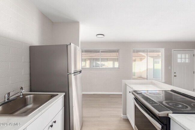 Building Photo - 405 S Priest Dr