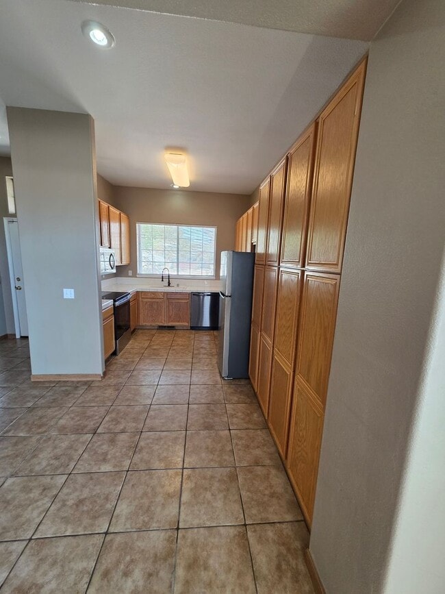 Building Photo - Fully Furnished