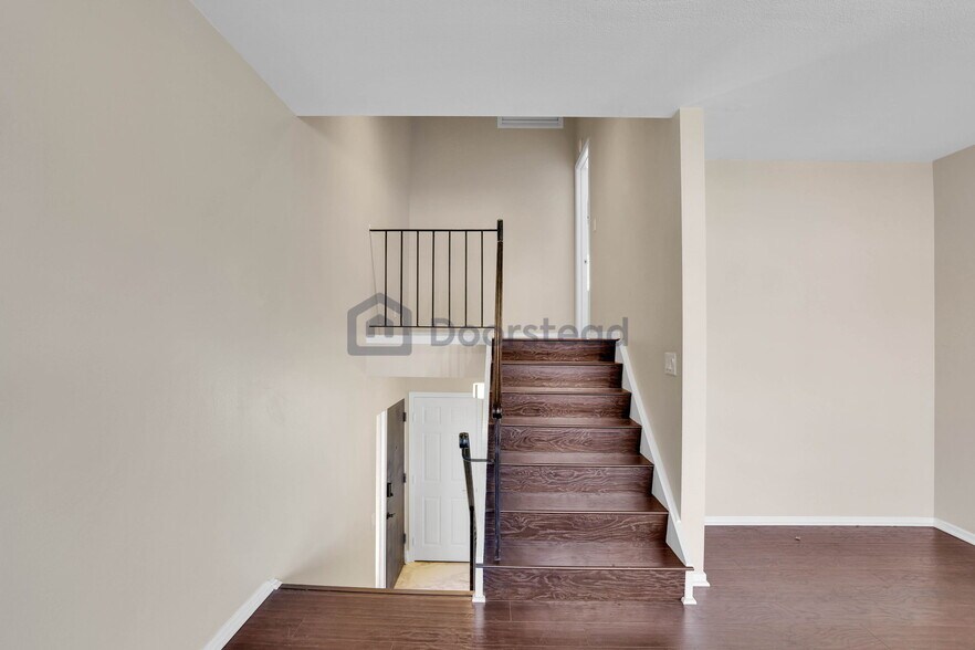 Building Photo - 2317 Eastbluff Dr