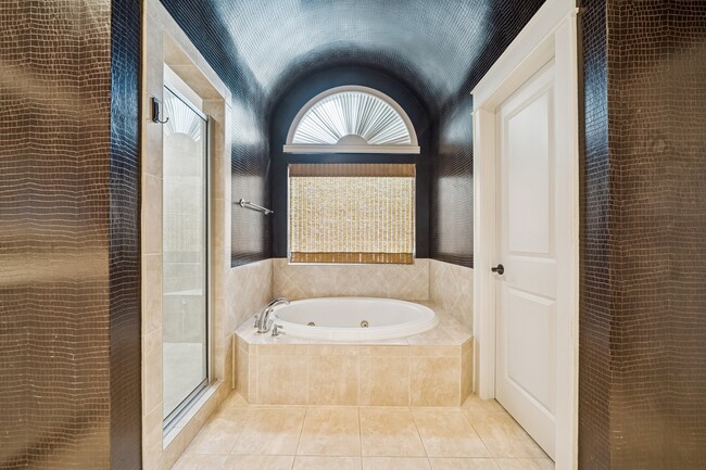 Building Photo - 2024 Vermont St