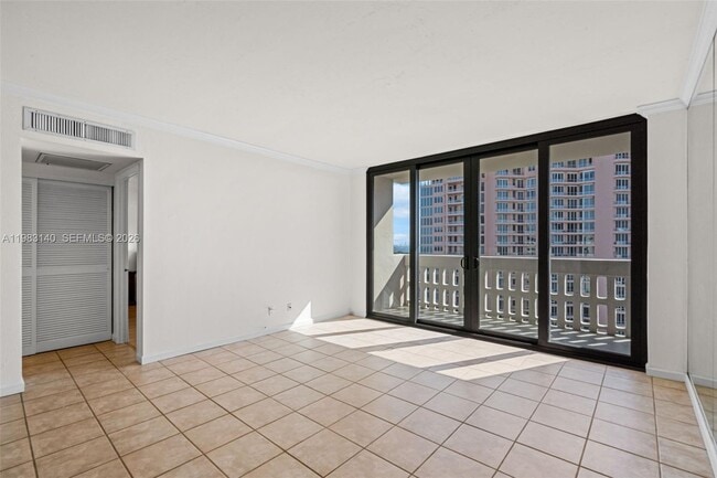 Building Photo - 90 Edgewater Dr