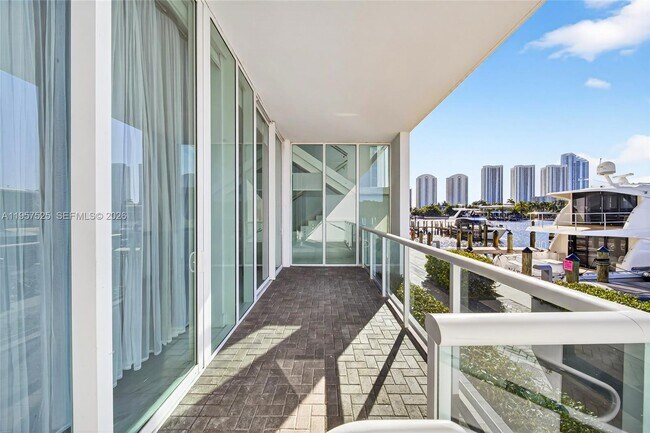 Building Photo - 400 Sunny Isles Blvd
