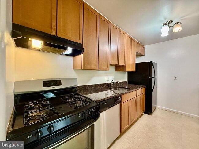 Building Photo - 12204 Braxfield Ct