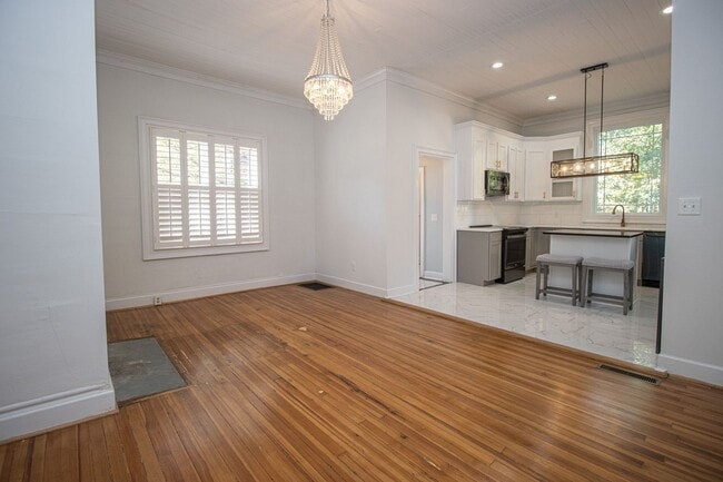 Building Photo - Historic Charm Meets Modern Living in Olympia – Walk to Williams-Brice Stadium!