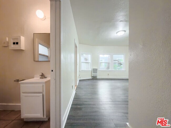 Building Photo - 504 S Rampart Blvd