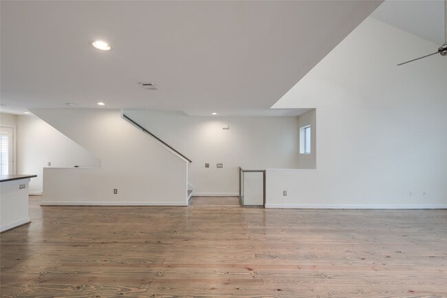 Building Photo - 807 Robin St