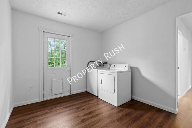 Building Photo - 3404 Frawley St