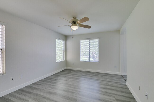Building Photo - NEWLY UPDATED 4 BEDROOM HOME IN THE SOUTHWEST