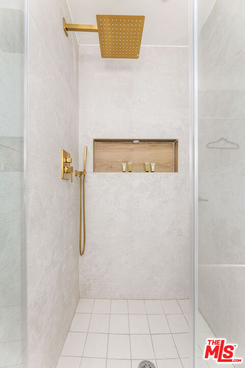 Building Photo - 8425 Hillside Ave