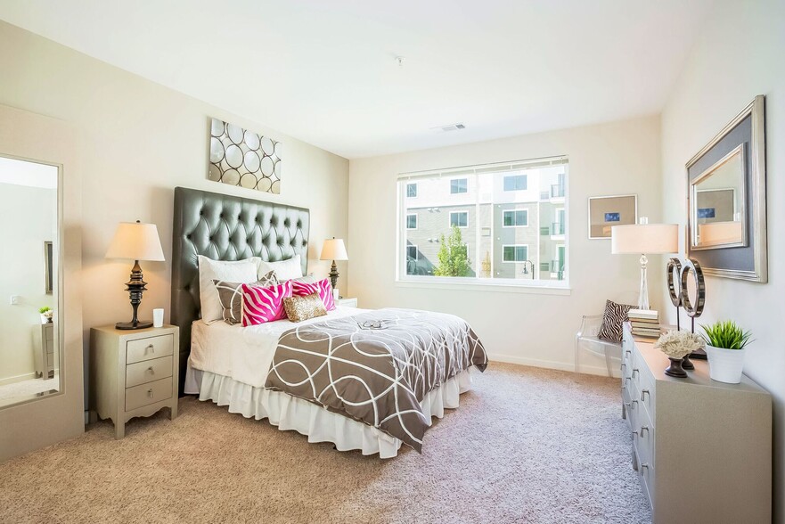 Primary Photo - One Glover