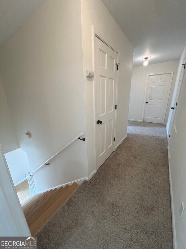 Building Photo - 2907 Clearbrook Dr