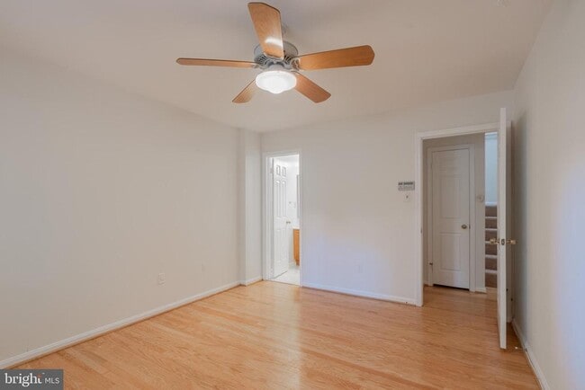 Building Photo - 1809 N Uhle St