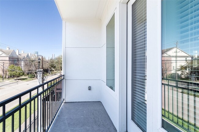 Building Photo - 1509 Elgin St