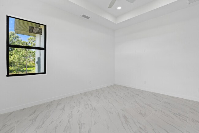 Building Photo - 710 Eisenhower Blvd