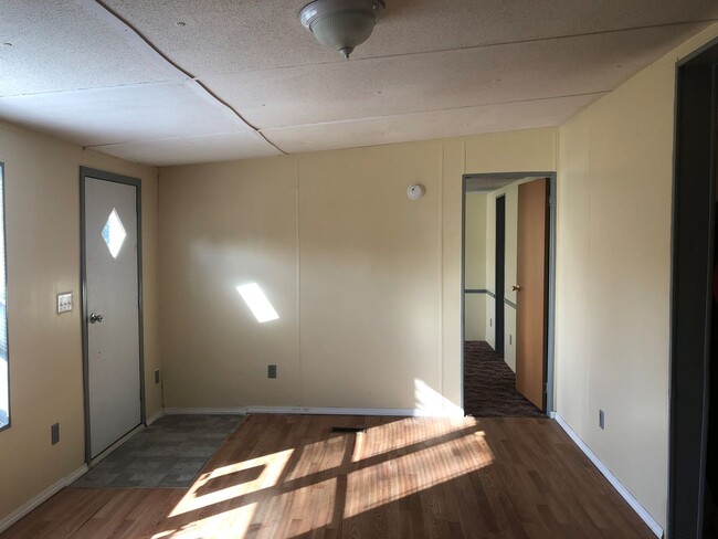 Building Photo - Comfortable Living in Middleburg