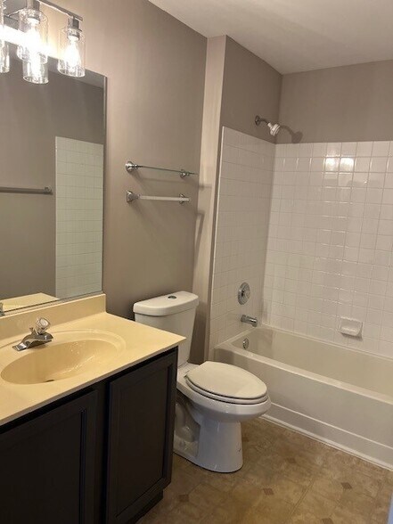 Building Photo - 3022 Kentshire Cir