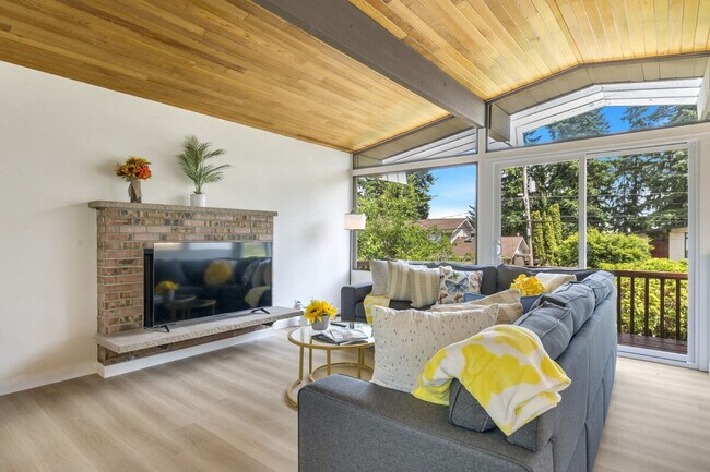 Building Photo - 12527 SE 52nd St