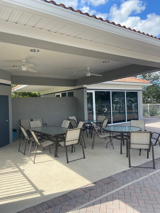 Building Photo - 12101 Santaluz Dr