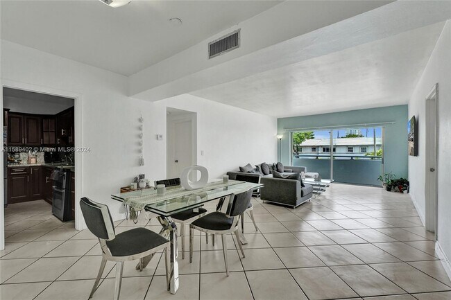 Building Photo - 1880 S Treasure Dr