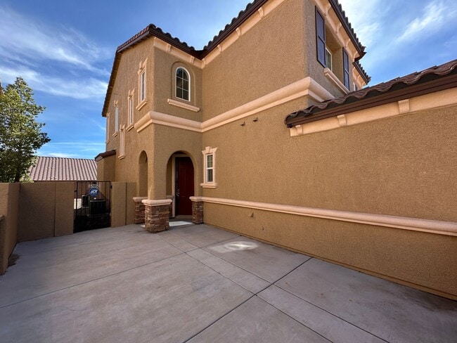 Building Photo - Summerlin Village