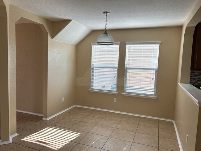 Building Photo - 204 W Gemini Ln