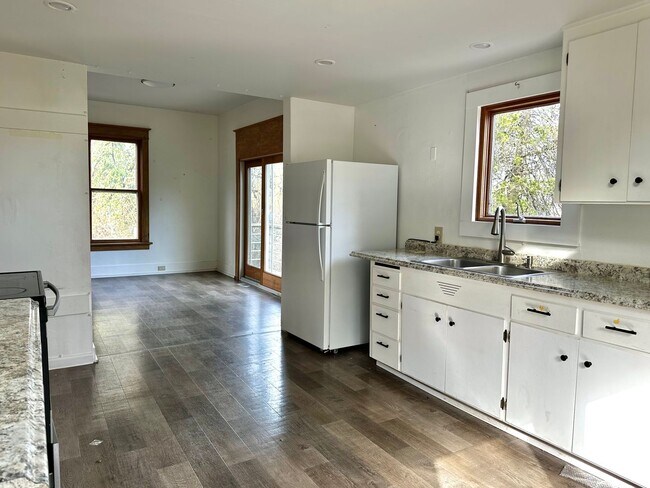 Building Photo - Spacious 1-Bedroom Home with Expansive Living Space