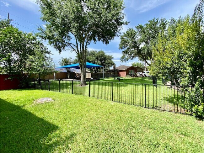Building Photo - 7239 Brockington Dr