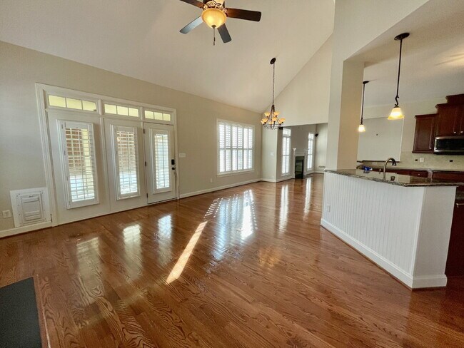 Building Photo - 4 Bed, 2 Bath Nest With Pool In Mariner's Pointe
