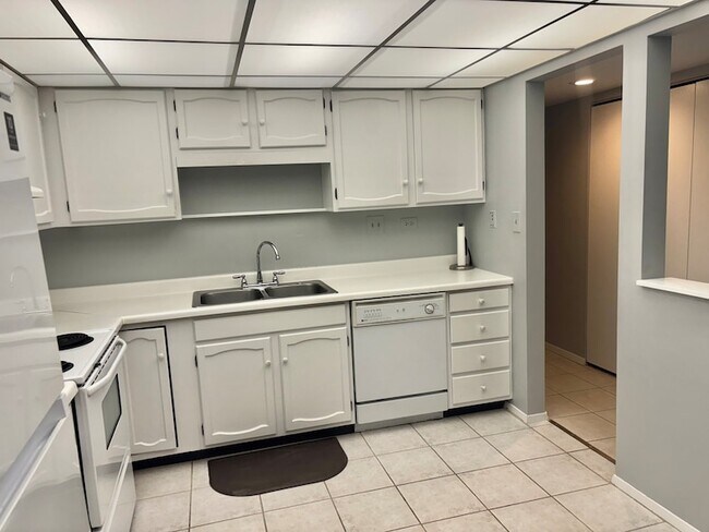 Building Photo - 350 Plum Creek Dr