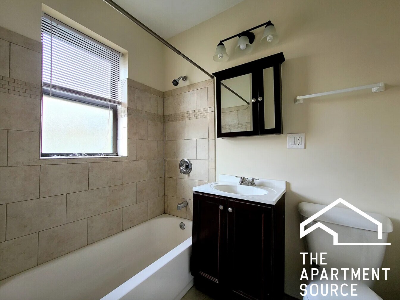 Building Photo - 3723 N Pine Grove Ave