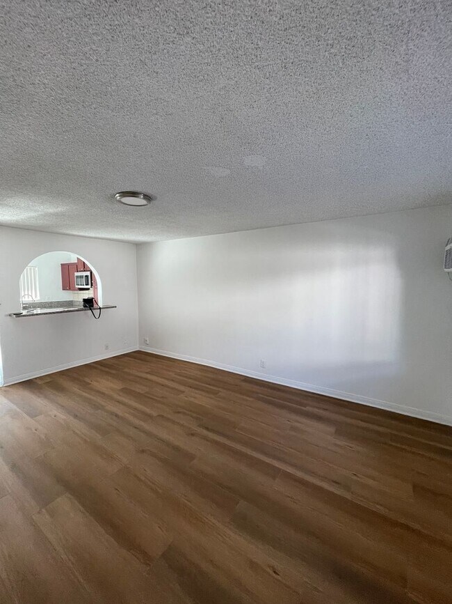 Interior Photo - 271 Parke St