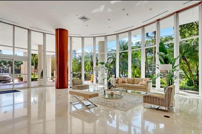 Building Photo - 2475 Brickell Ave