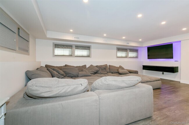 Building Photo - 22 Olive St