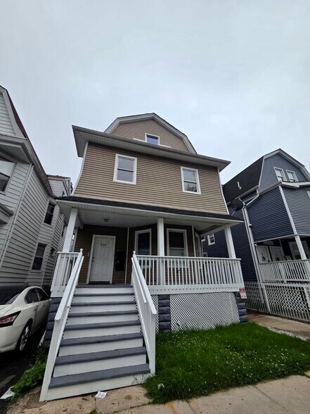 Building Photo - 222 Amherst St