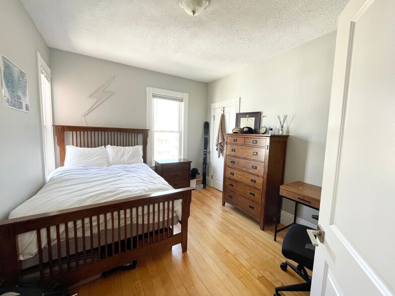 Building Photo - 24 Pond St