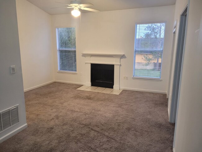 Building Photo - 17920 Villa Creek Dr