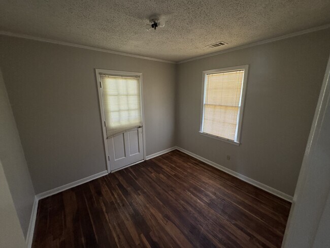 Building Photo - 3554 Venable Rd
